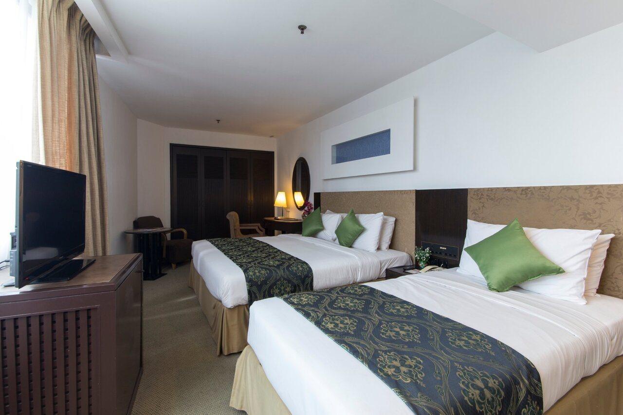 Regalpark Hotel Куала Лумпур Екстериор снимка