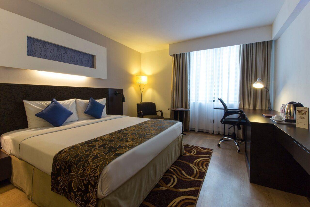 Regalpark Hotel Куала Лумпур Екстериор снимка