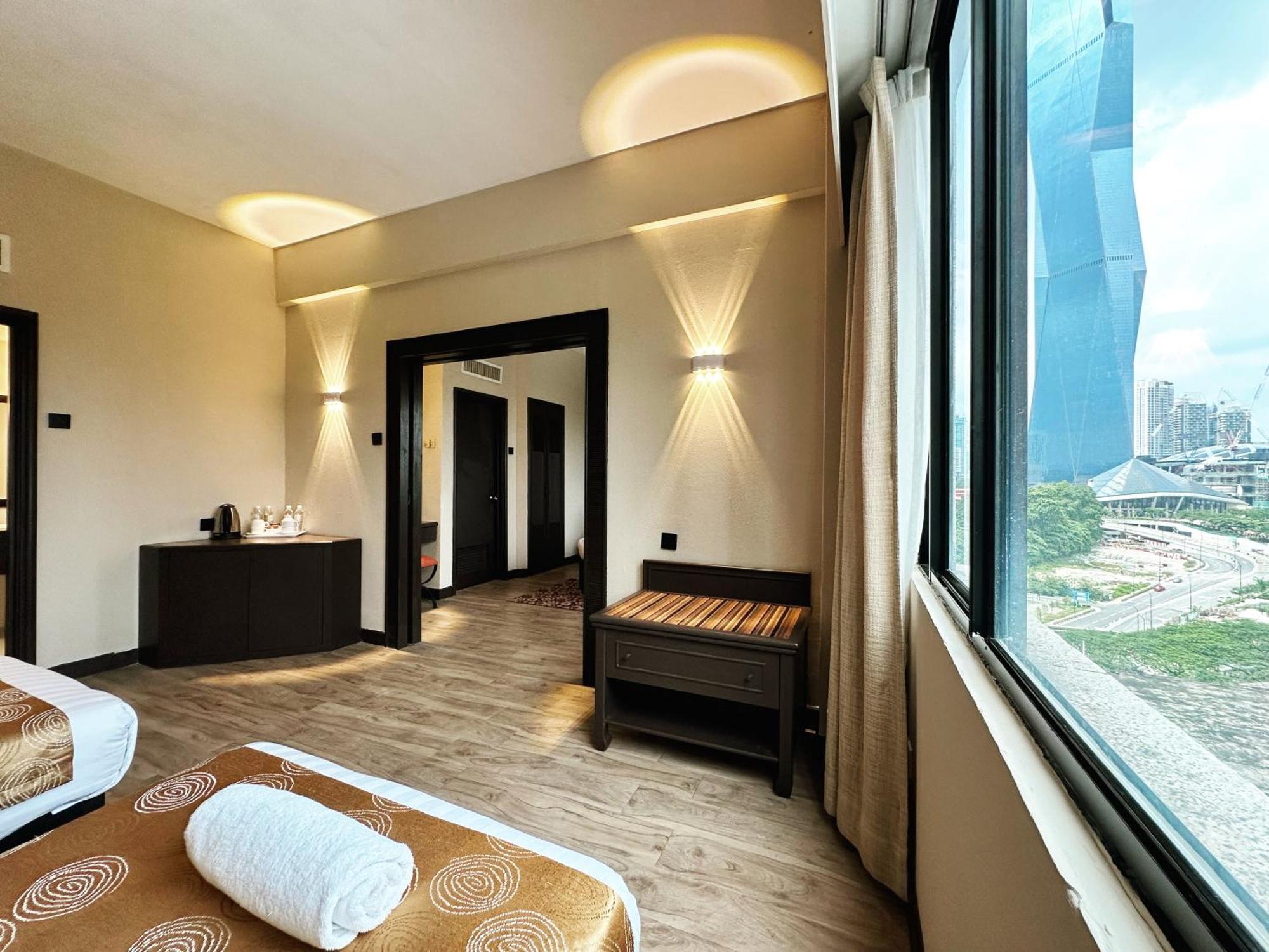 Regalpark Hotel Куала Лумпур Екстериор снимка