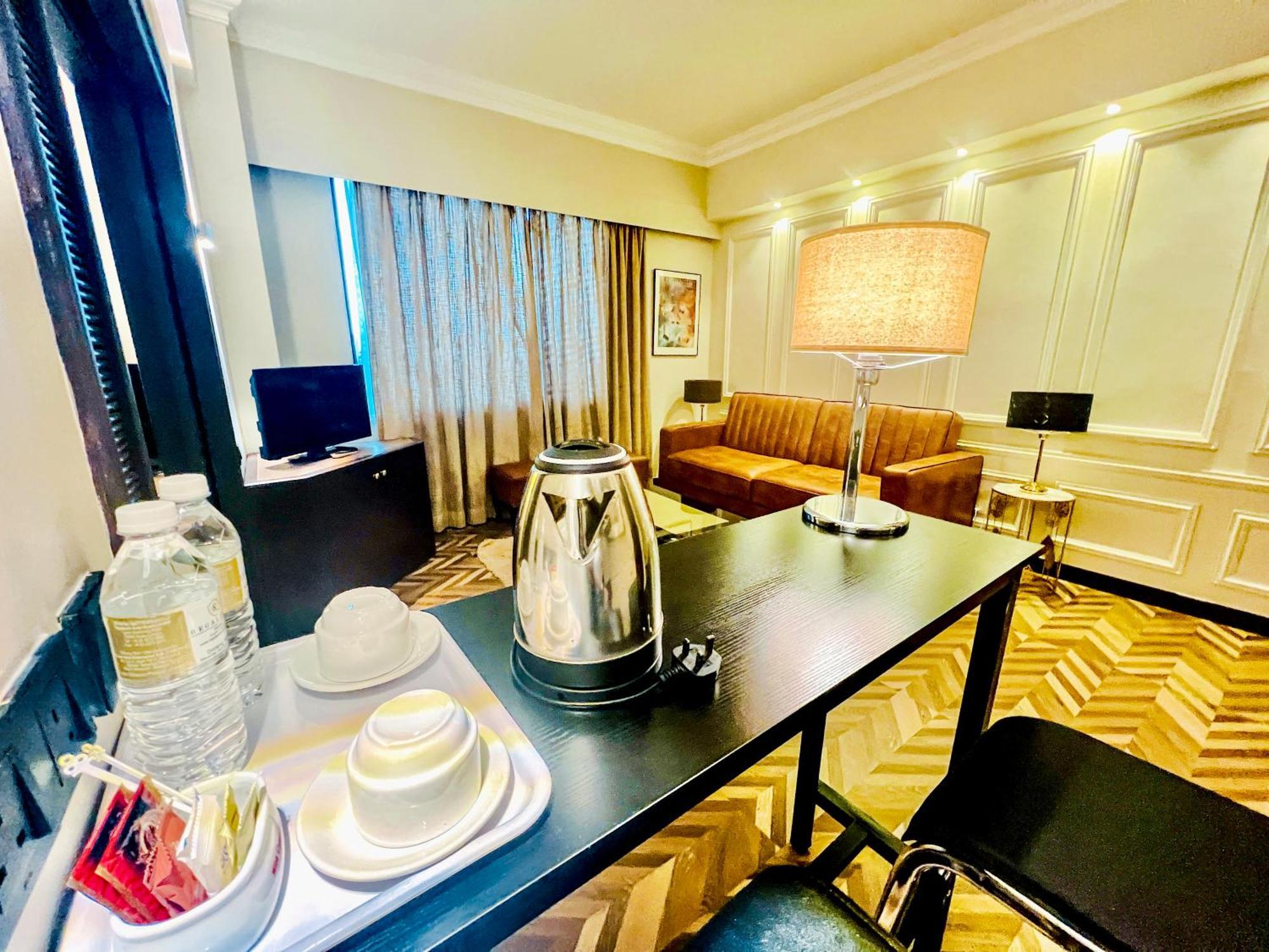 Regalpark Hotel Куала Лумпур Екстериор снимка