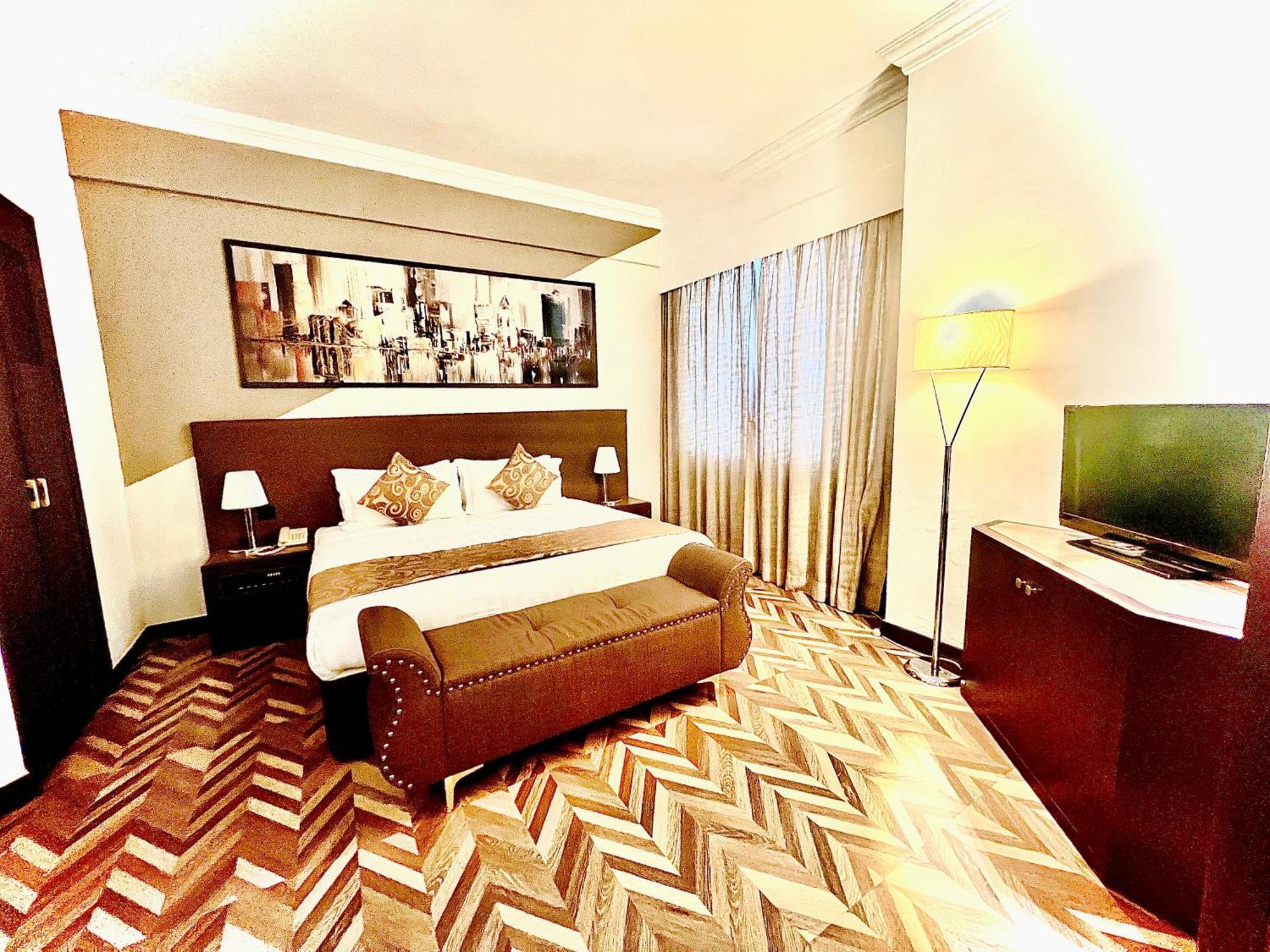 Regalpark Hotel Куала Лумпур Екстериор снимка