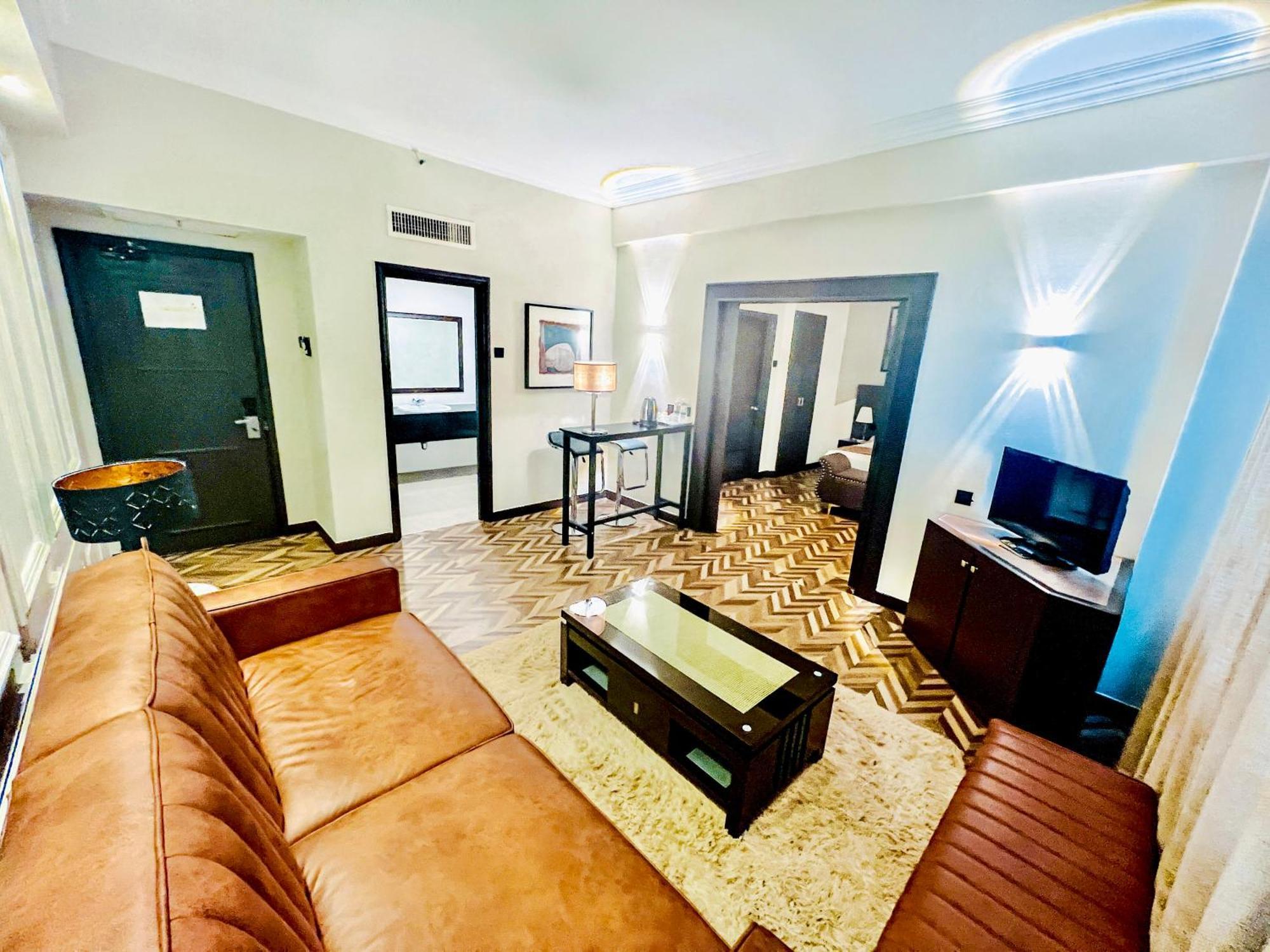 Regalpark Hotel Куала Лумпур Екстериор снимка