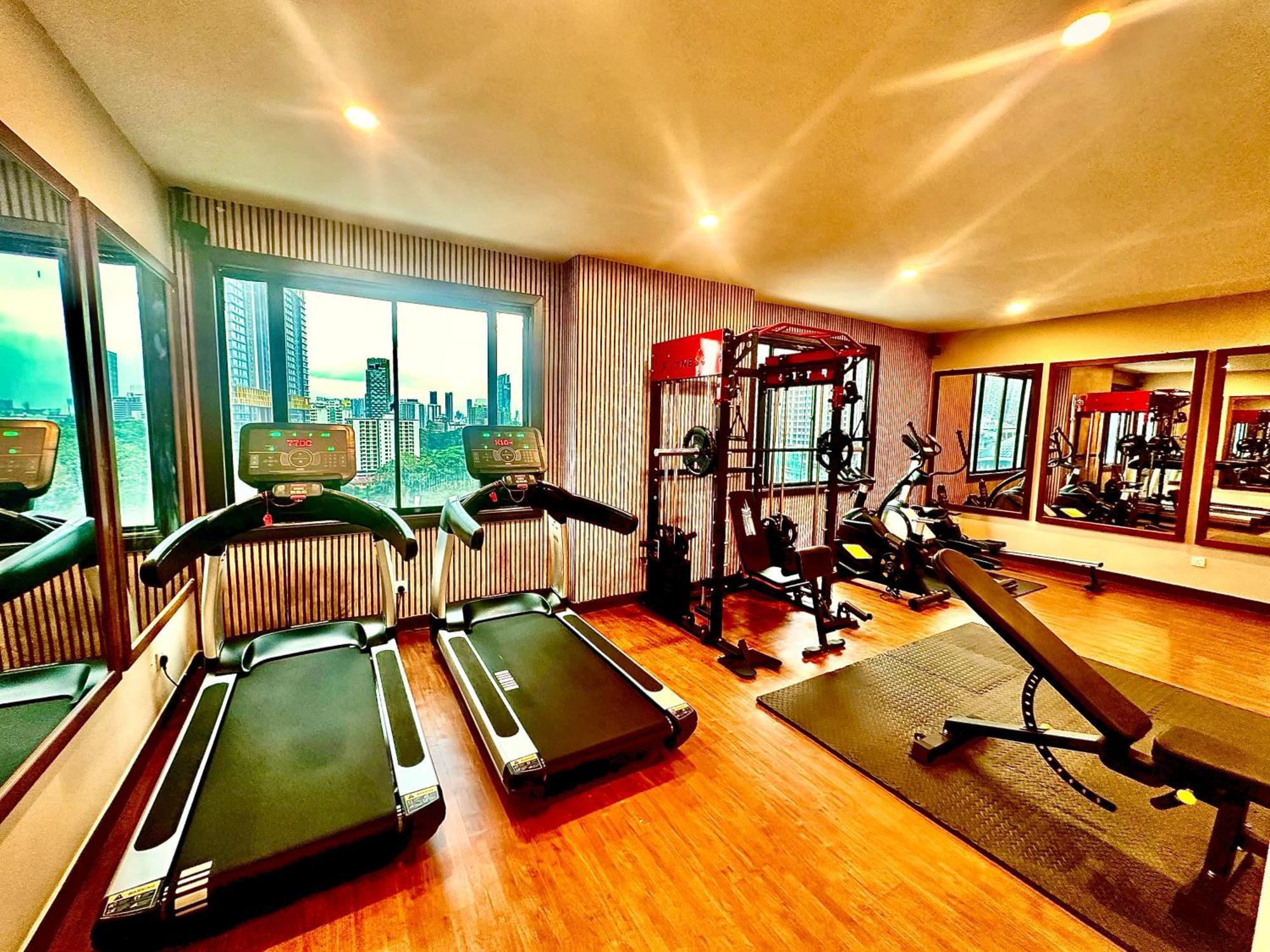 Regalpark Hotel Куала Лумпур Екстериор снимка