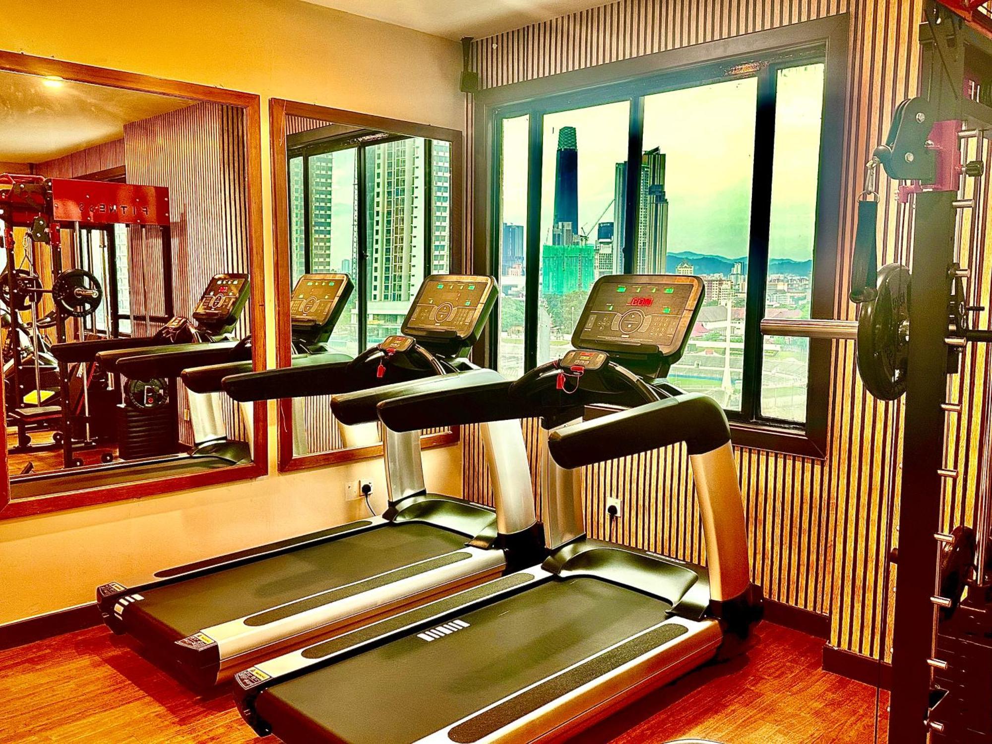 Regalpark Hotel Куала Лумпур Екстериор снимка