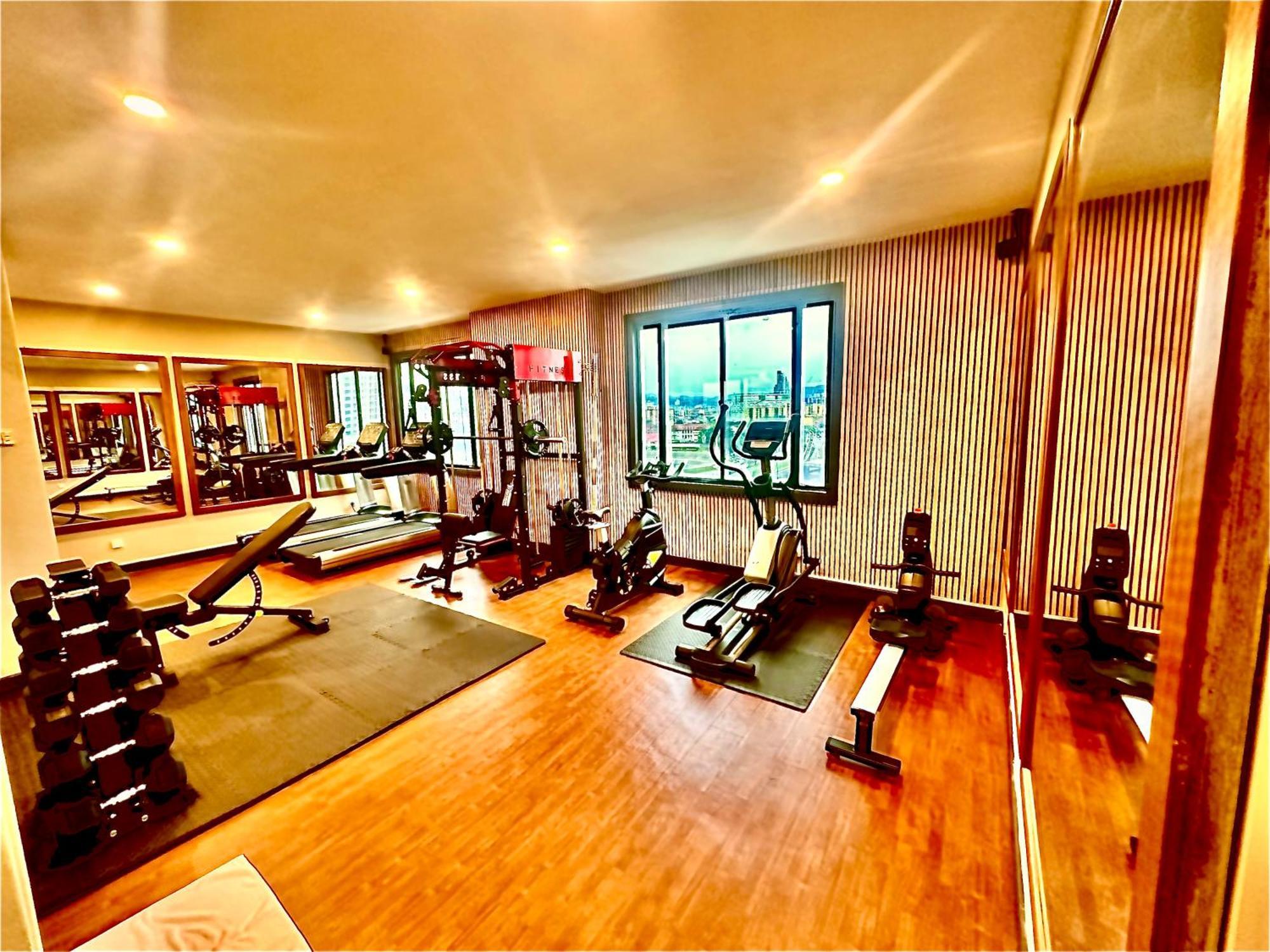 Regalpark Hotel Куала Лумпур Екстериор снимка