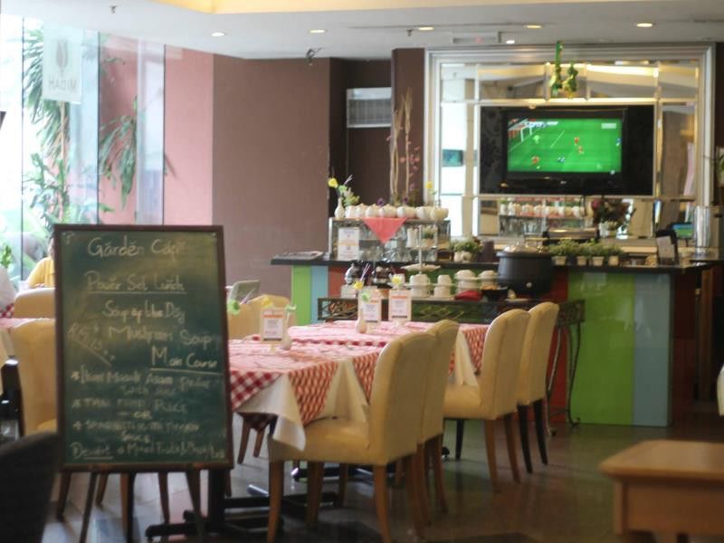 Regalpark Hotel Куала Лумпур Екстериор снимка