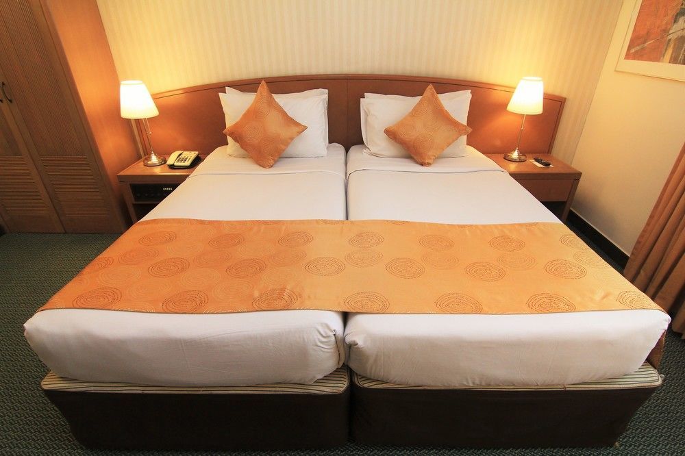 Regalpark Hotel Куала Лумпур Екстериор снимка