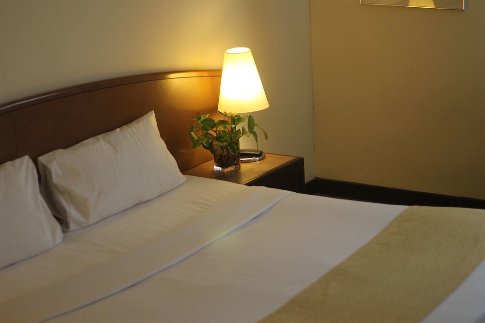 Regalpark Hotel Куала Лумпур Екстериор снимка