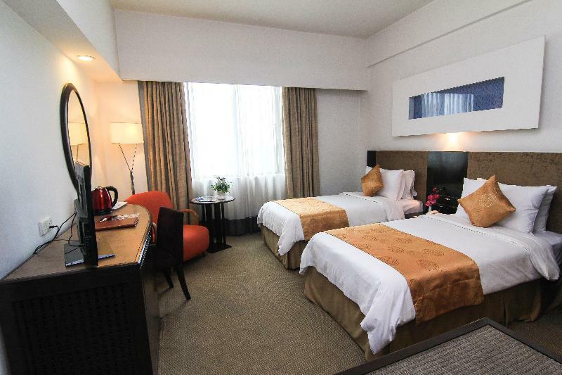 Regalpark Hotel Куала Лумпур Екстериор снимка